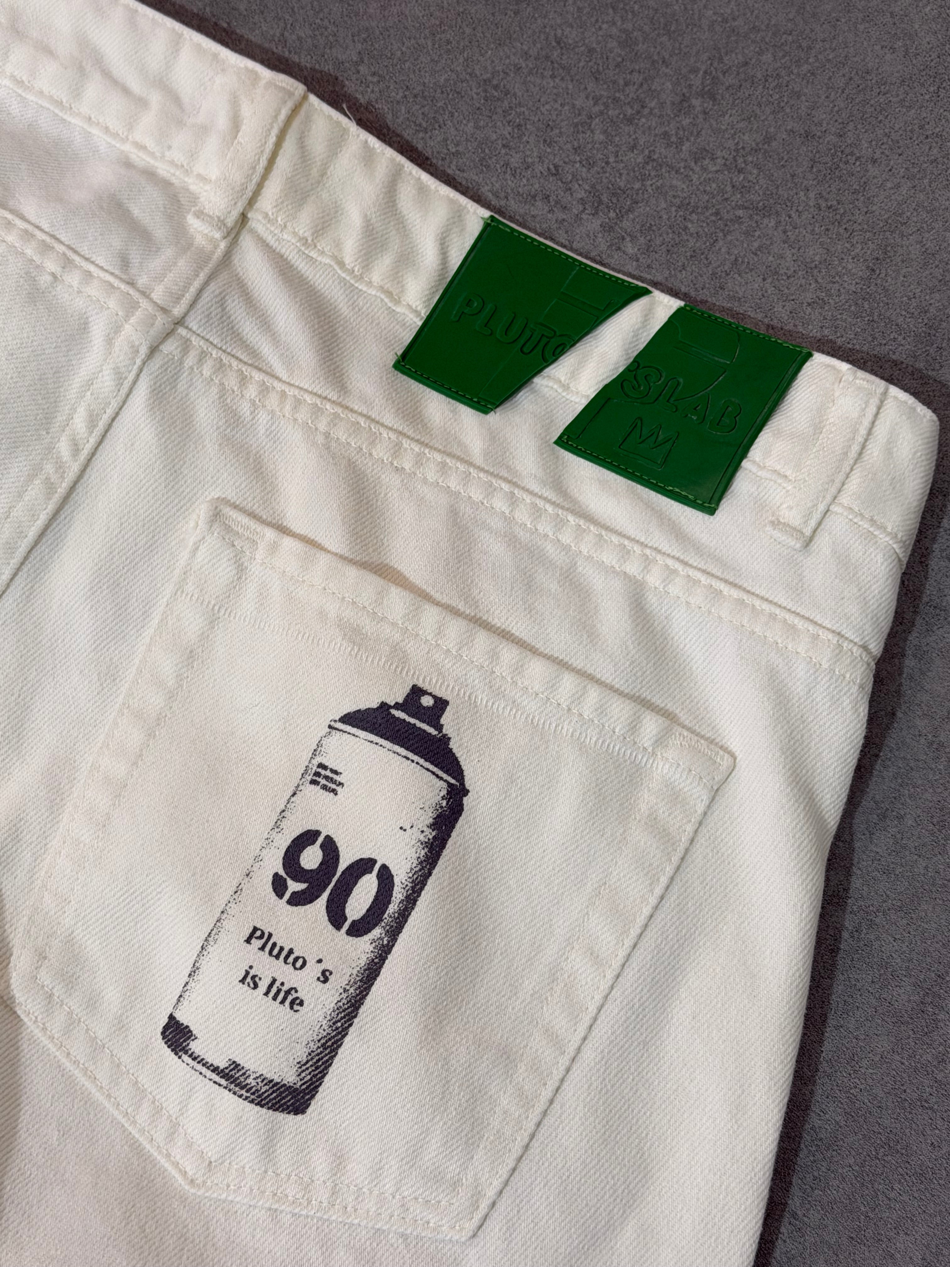 Cargo Bull Pluto Spray White B