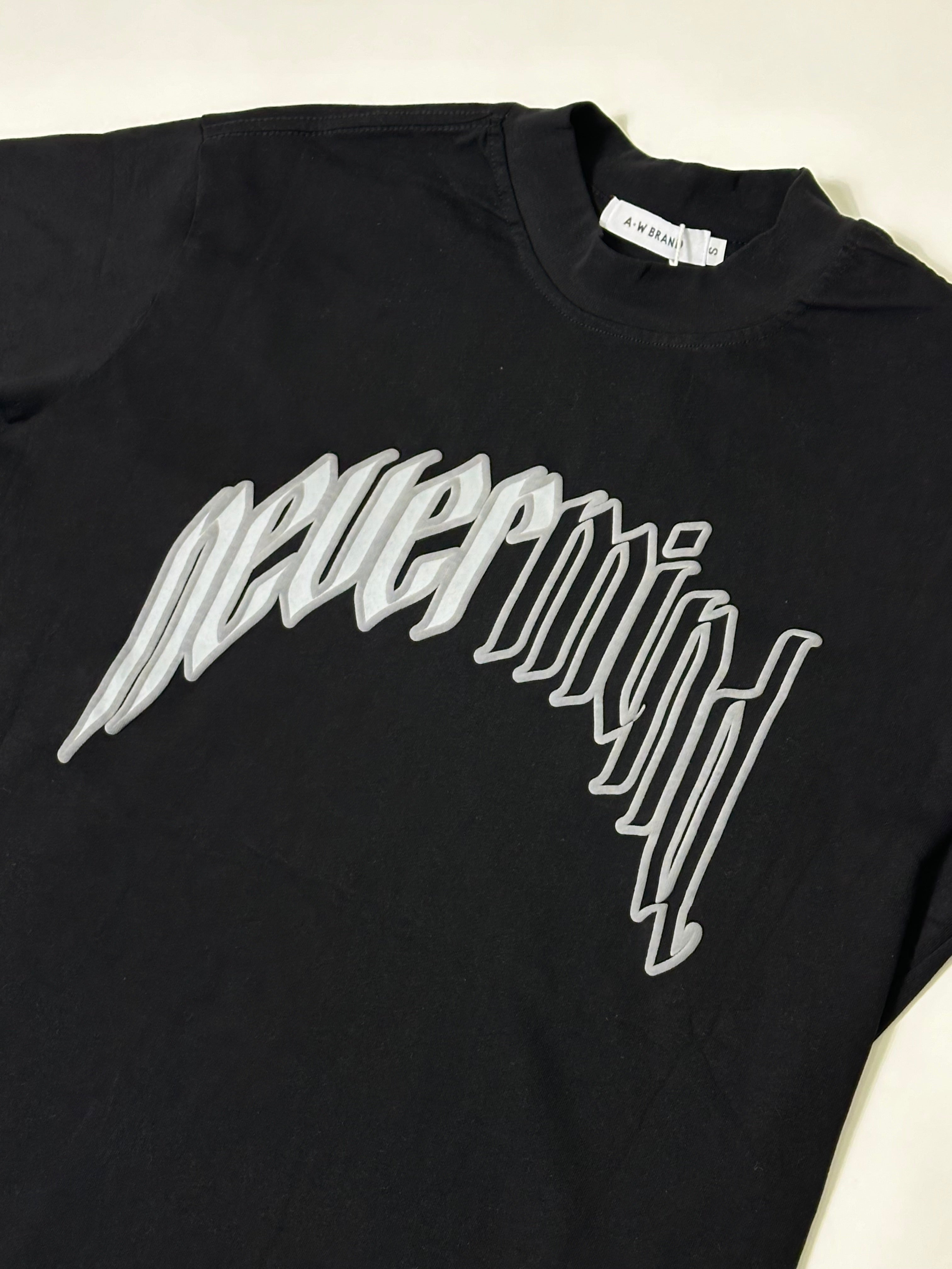 T-shirt Never Mind nera
