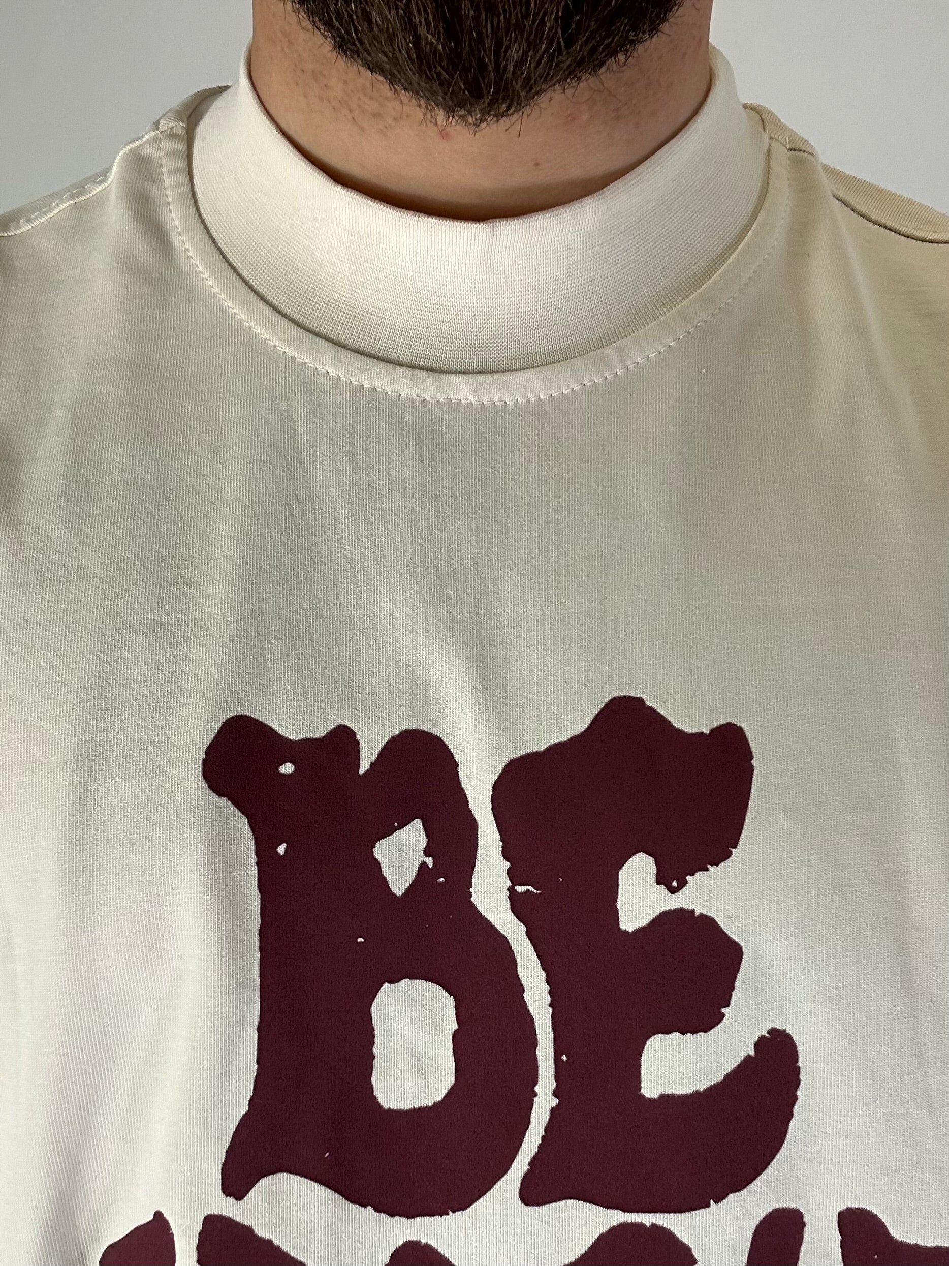 T-shirt Hustle Be Holy panna