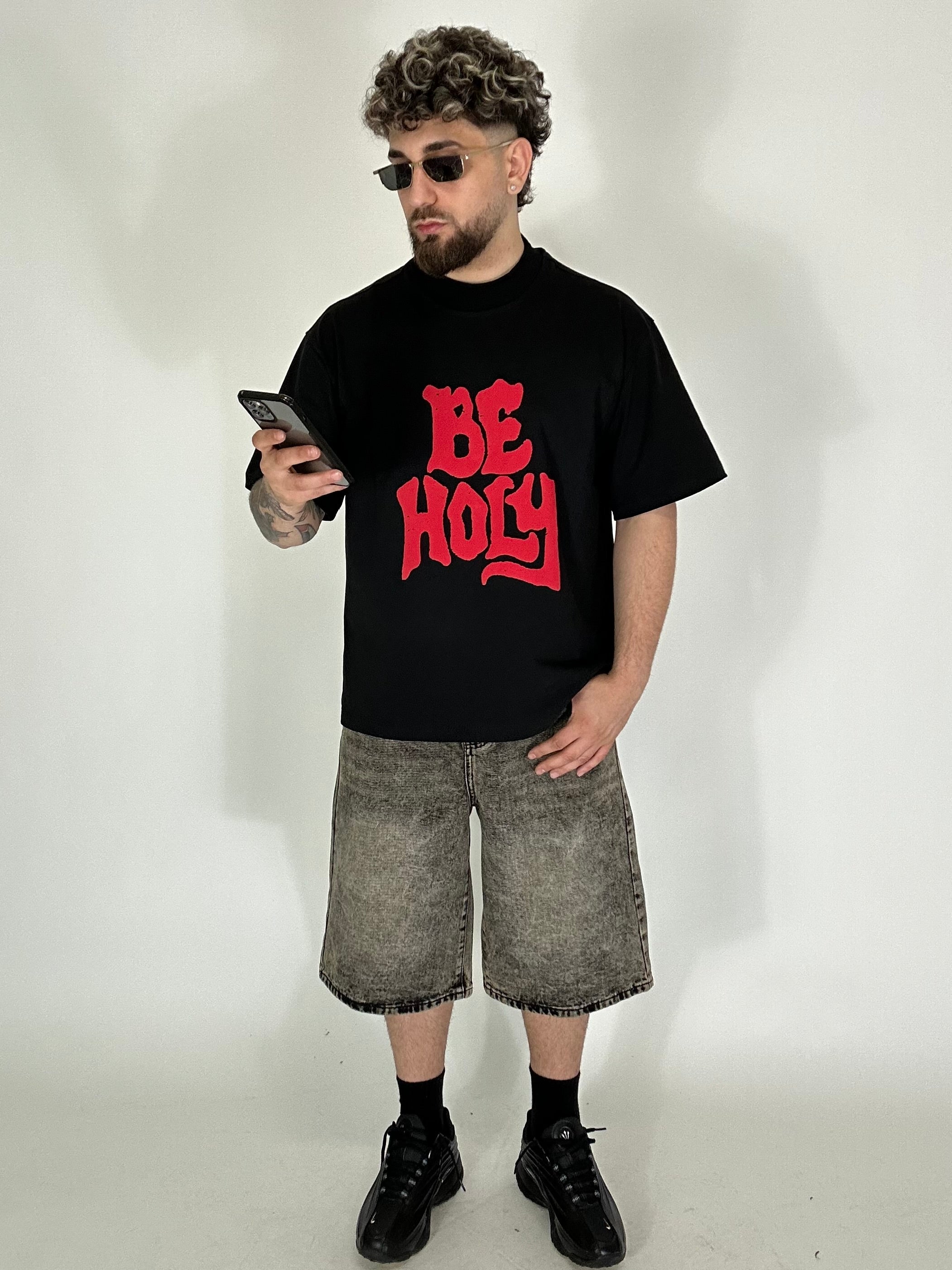 T-shirt Hustle Be Holy Nera