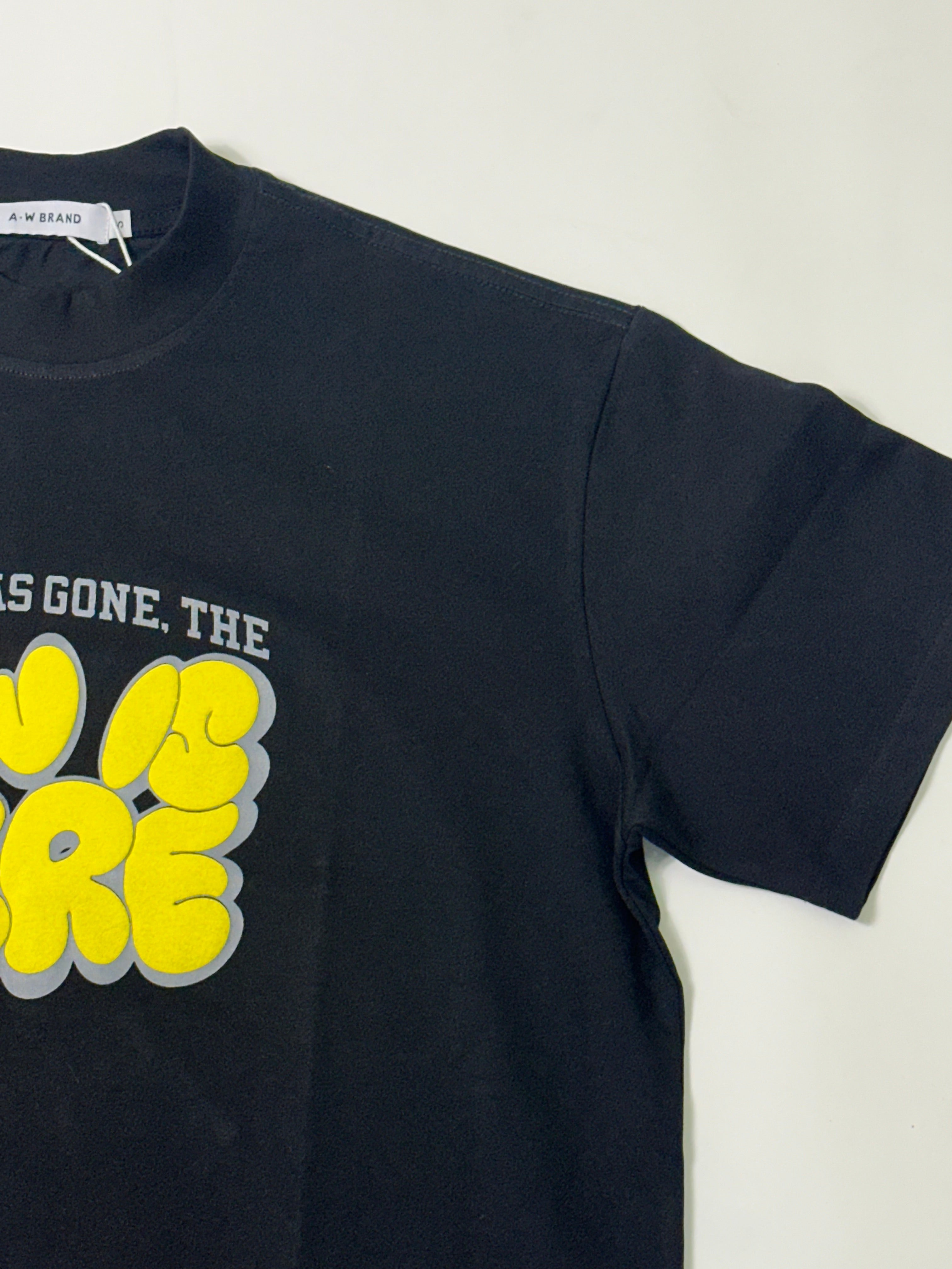 T-shirt New is Here nera